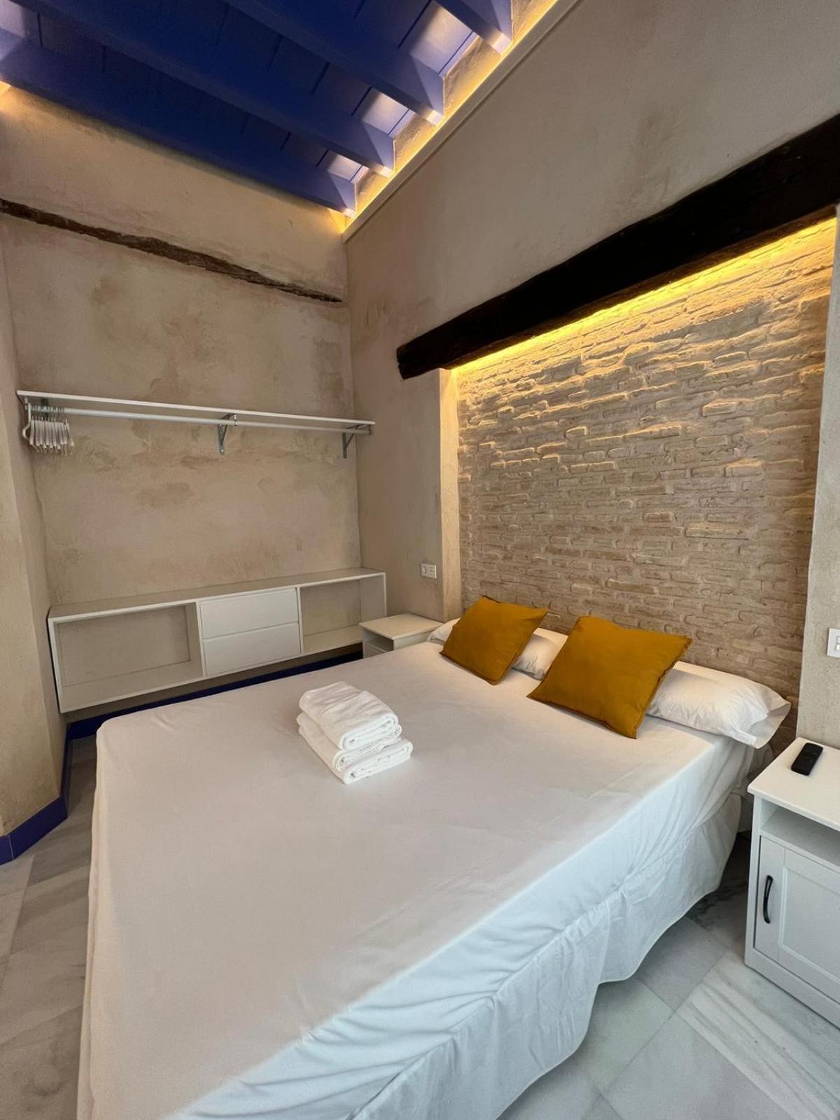 Philippe'S Home Triana Севилья Экстерьер фото